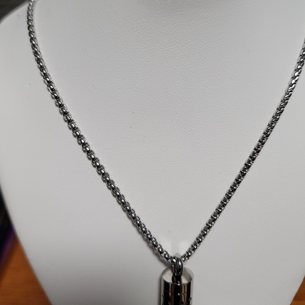 Necklaces - Picture 5 of 8